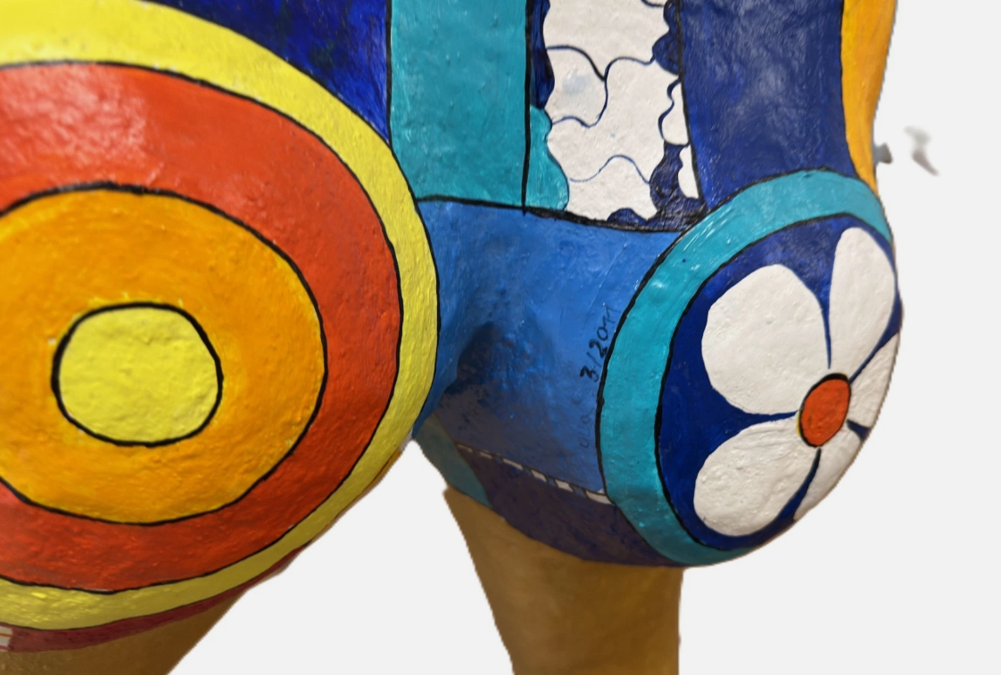 Niki de Saint Phalle: Skulptur Nana, signiert datiert, Pappmaché farbig bemalt, 2011