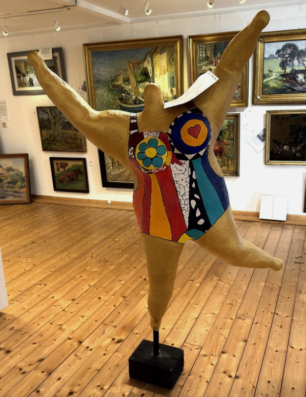 Niki de Saint Phalle: Skulptur Nana, signiert datiert, Pappmaché farbig bemalt, 2011