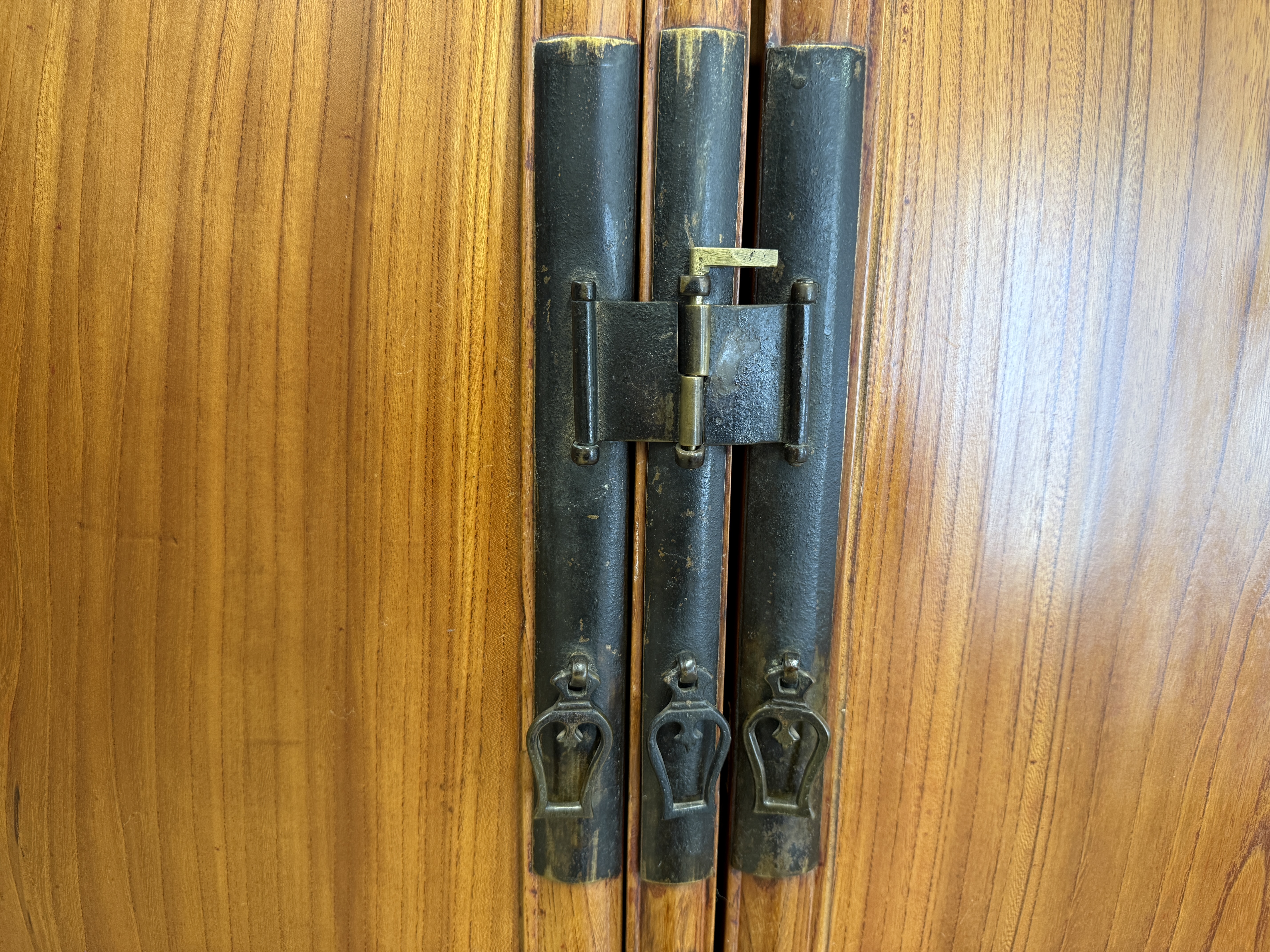 圓 角 櫃 — Y u á n j i ǎ o G u ì -Chinesischer Konischer Kabinettschrank Rundeck-Kabinett um 1800