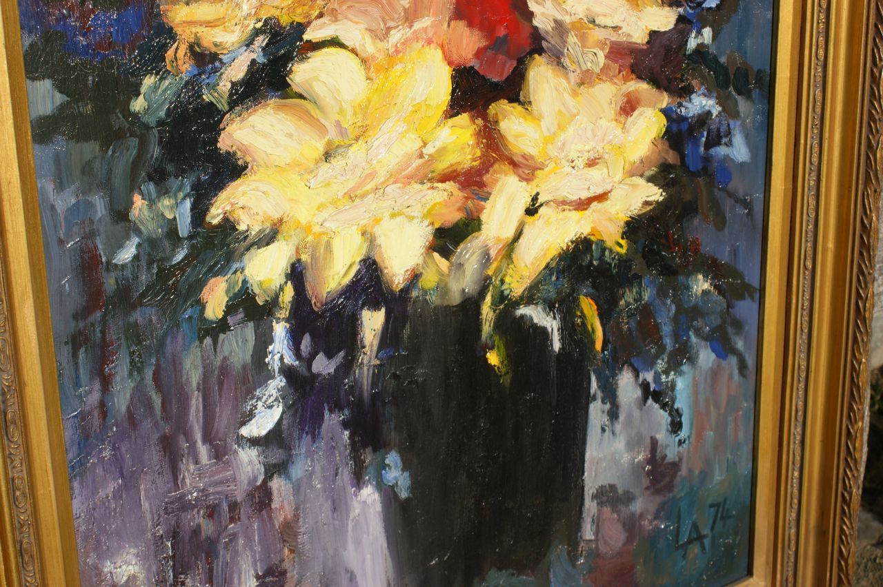 Ölgemälde Blumenstillleben mit gelben und roten Rosen, monogrammiert „LA", 1974