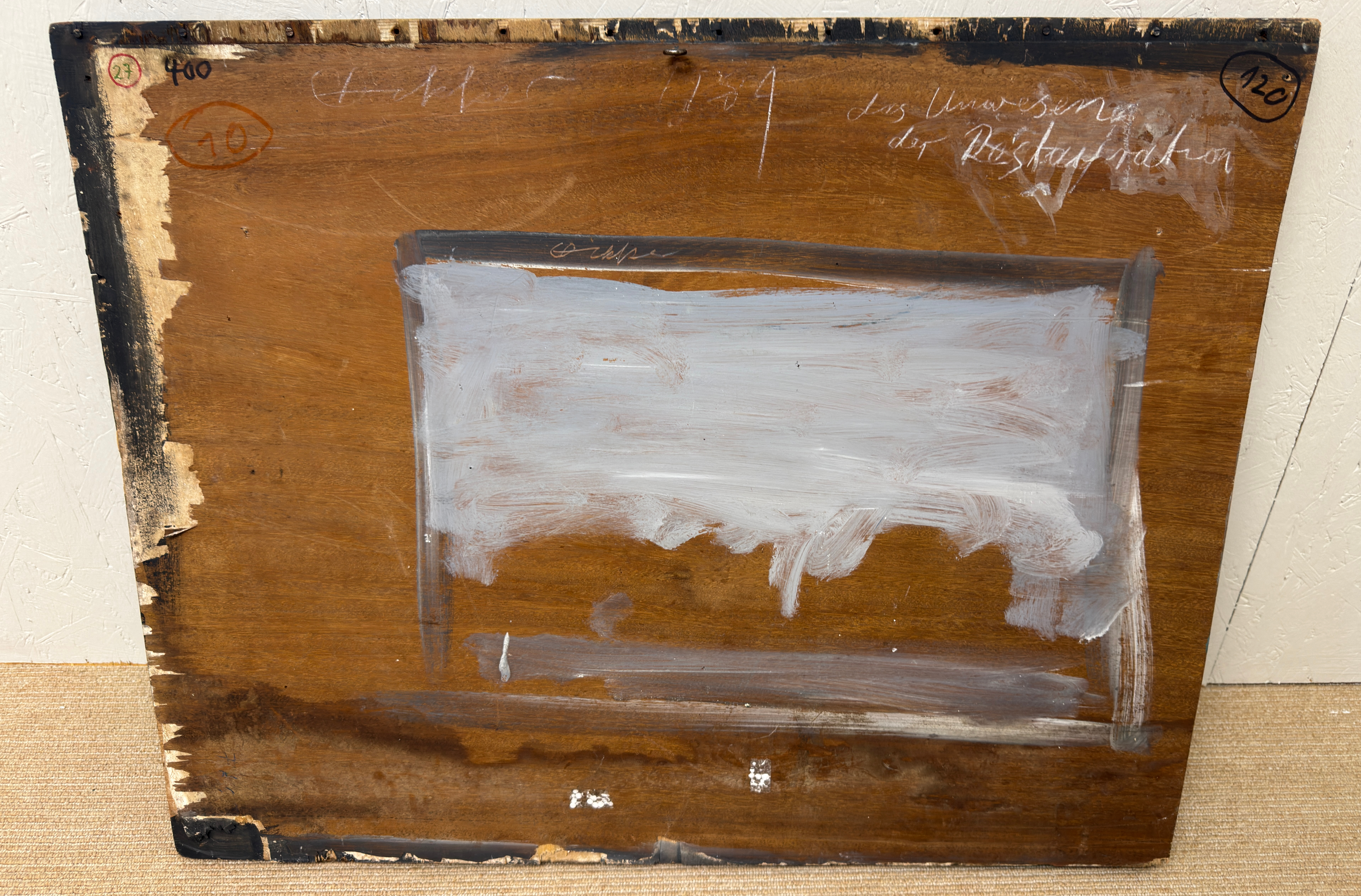 Gerrit M. Bekker (1943–2025) „Das Unwesen der Restauration“-Ölgemälde und partielle Blattmetallauflagen (Gold/ Messing) auf historischer Schiffsplanke (Massivholz)