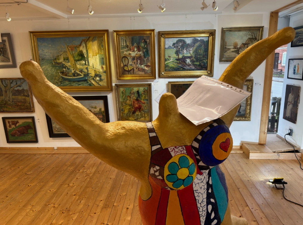 Niki de Saint Phalle: Skulptur Nana, signiert datiert, Pappmaché farbig bemalt, 2011