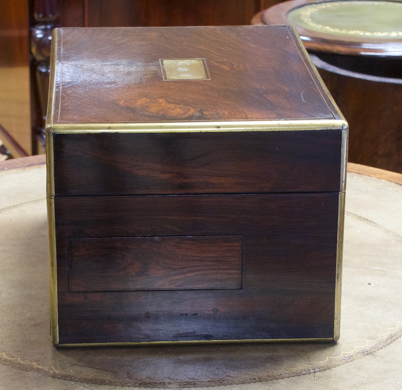 Reisebox mit Schmuck-, Schreib- und Nähfach, Edelholz mit Messingintarsien und Silber, um 1850