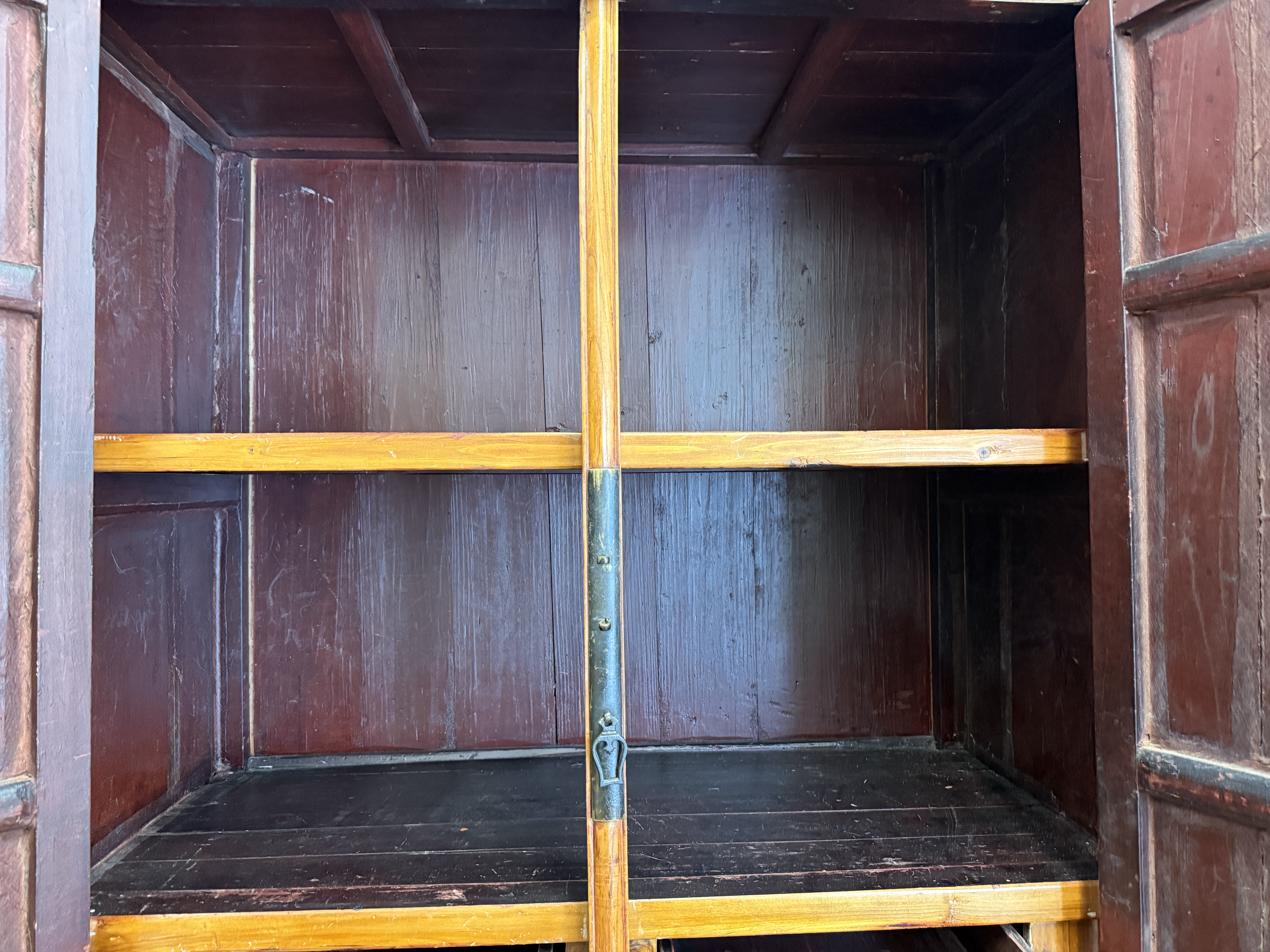 圓 角 櫃 — Y u á n j i ǎ o G u ì -Chinesischer Konischer Kabinettschrank Rundeck-Kabinett um 1800